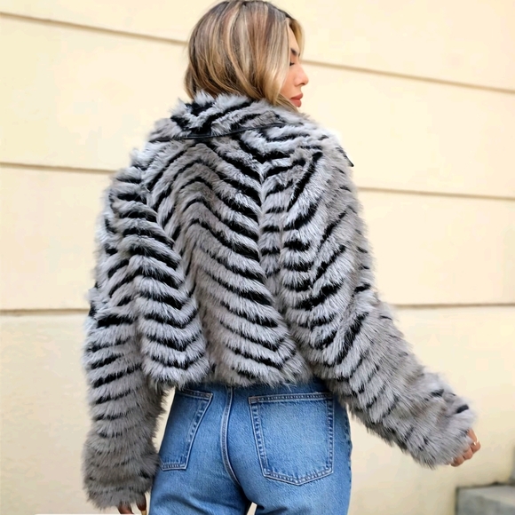 Gray Faux Fur Women's Jacket - Picture 4 of 4